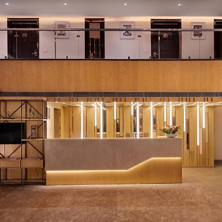 Deventure Sarovar Portico Patel Nagar ニューデリー エクステリア 写真