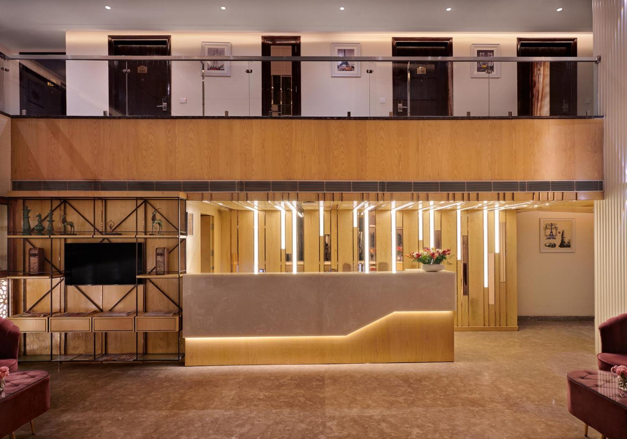 Deventure Sarovar Portico Patel Nagar ニューデリー エクステリア 写真