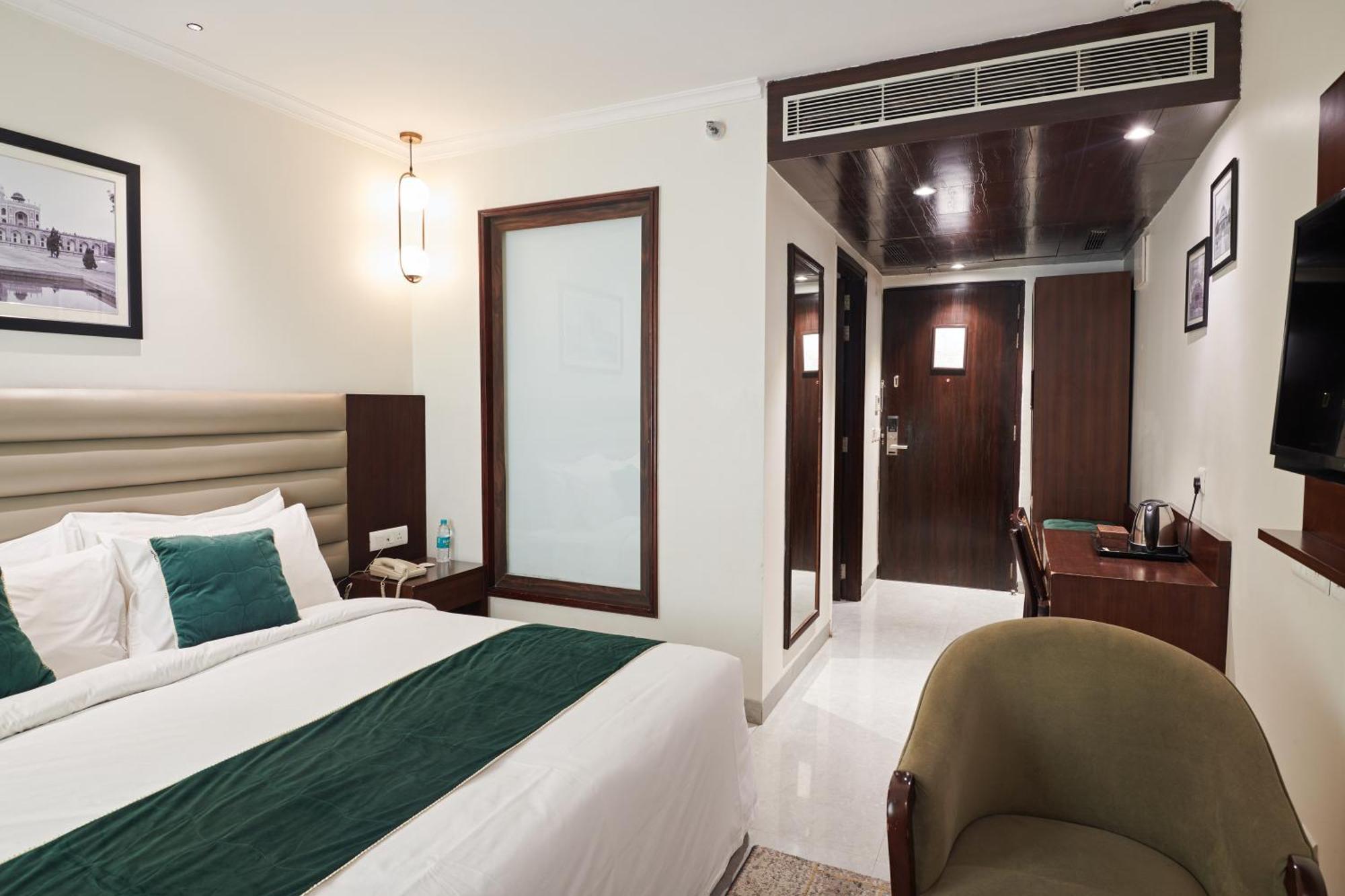 Deventure Sarovar Portico Patel Nagar ニューデリー エクステリア 写真