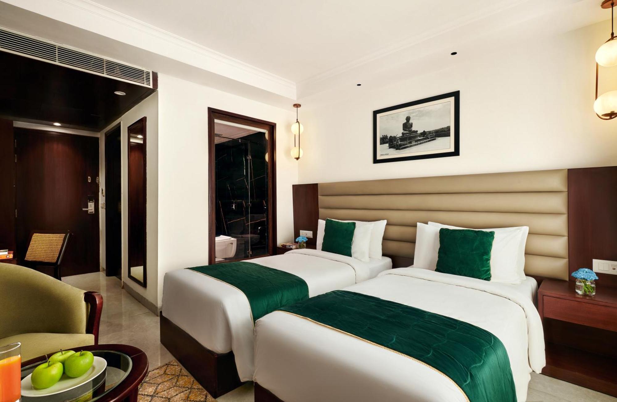 Deventure Sarovar Portico Patel Nagar ニューデリー エクステリア 写真