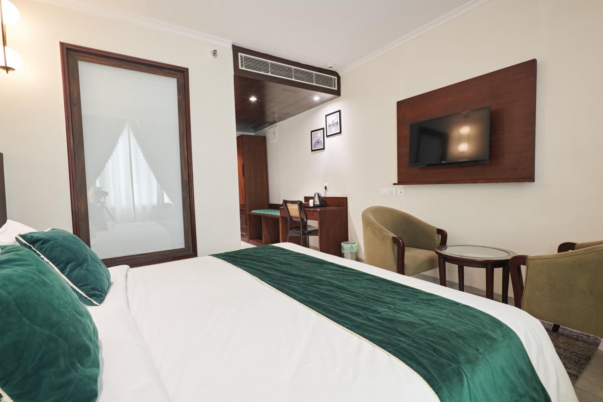 Deventure Sarovar Portico Patel Nagar ニューデリー エクステリア 写真