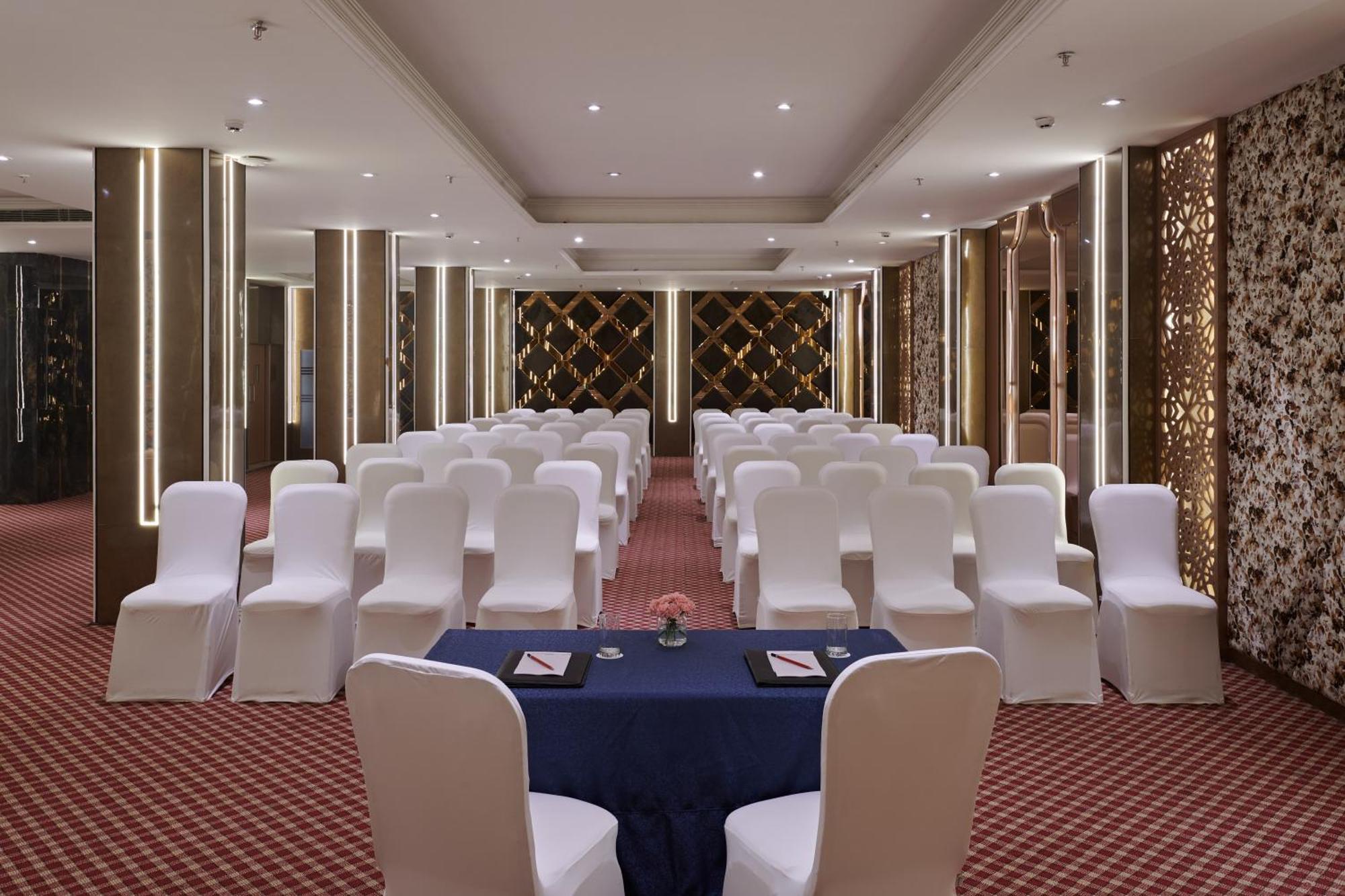 Deventure Sarovar Portico Patel Nagar ニューデリー エクステリア 写真