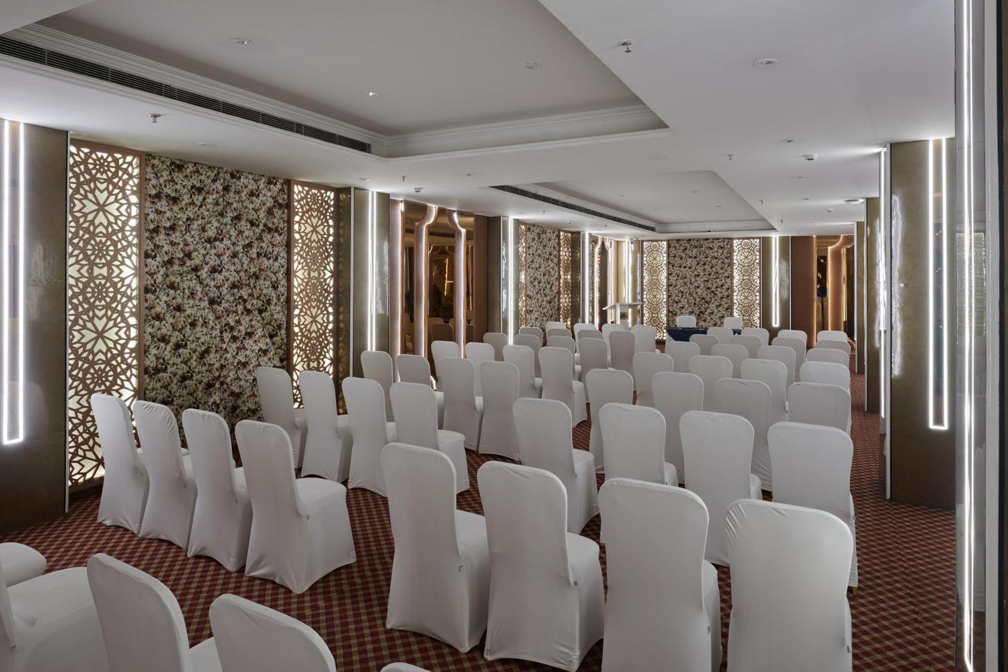Deventure Sarovar Portico Patel Nagar ニューデリー エクステリア 写真